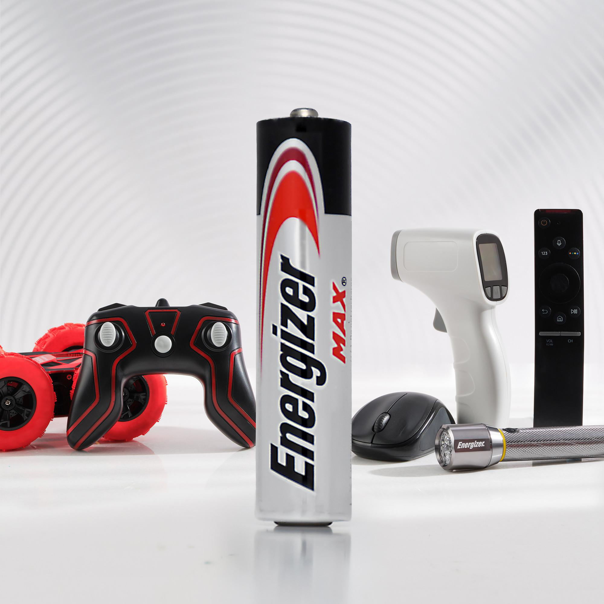 Energizer Batterie, Fernbedienung, Spielzeugauto, Thermometer, Maus und Taschenlampe.