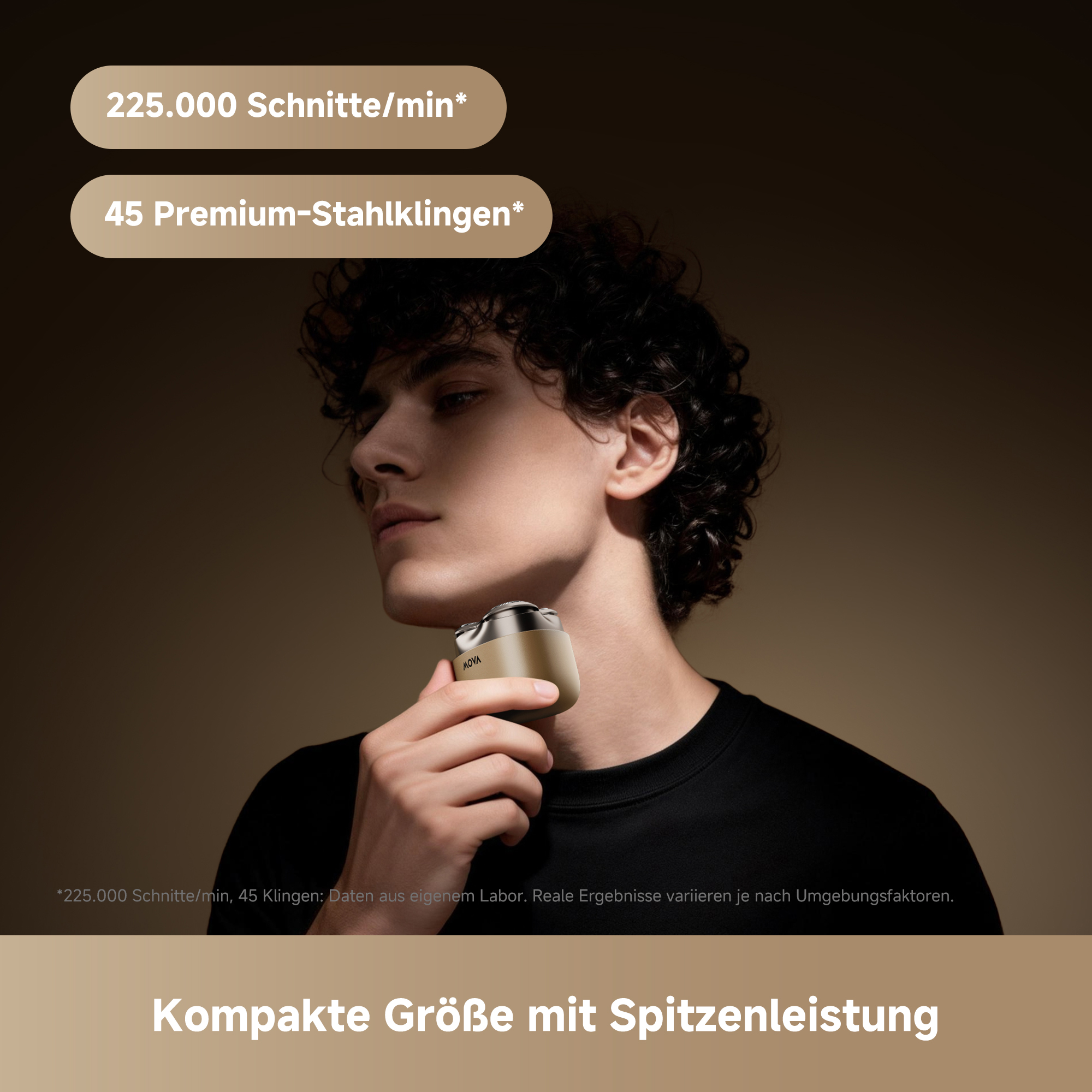 Ein Mann mit lockigem Haar benutzt einen kleinen goldfarbenen Rasierer am Hals.