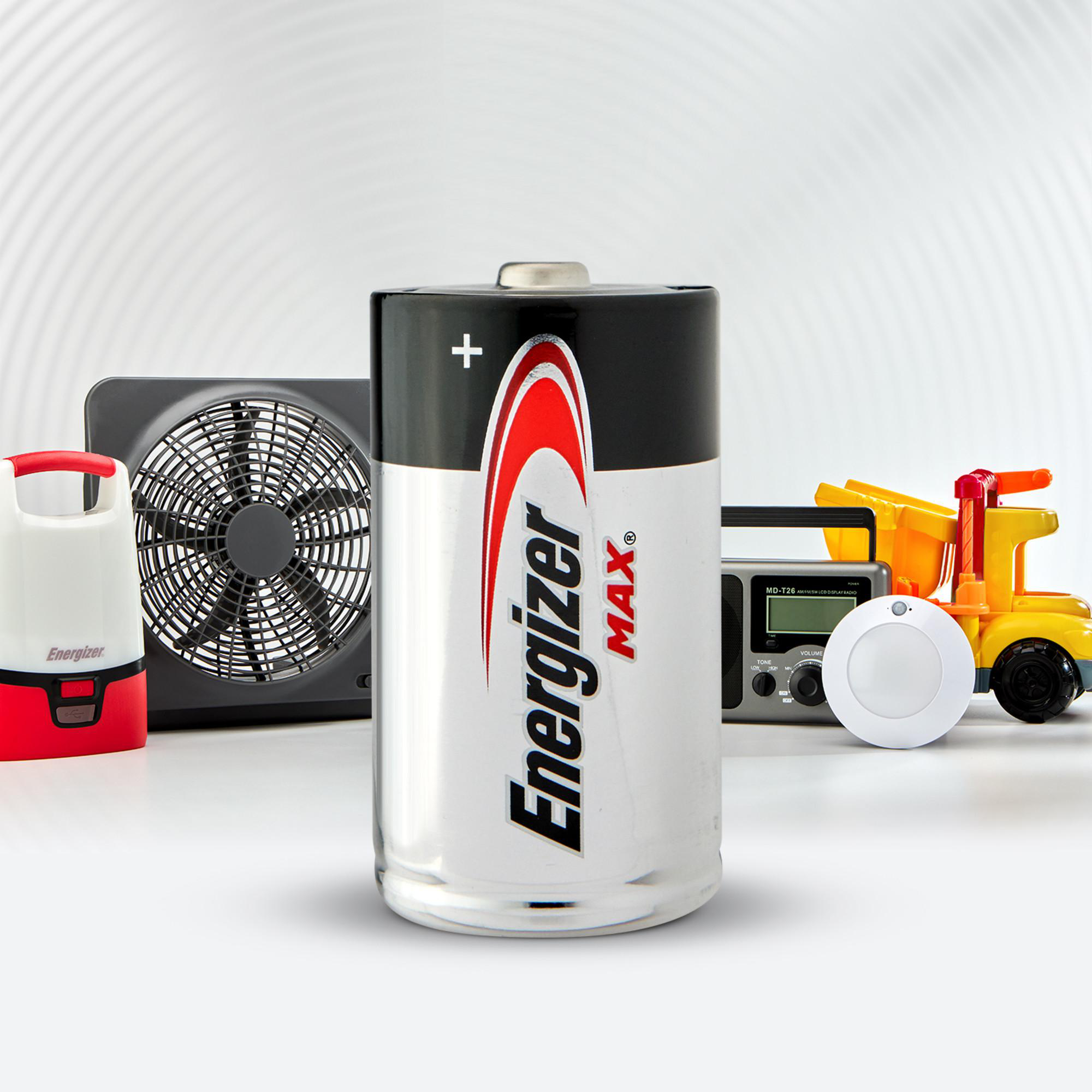 Energizer-Batterie, Lüfter, Laterne, Radio, Bewegungsmelder und Spielzeuglastwagen.
