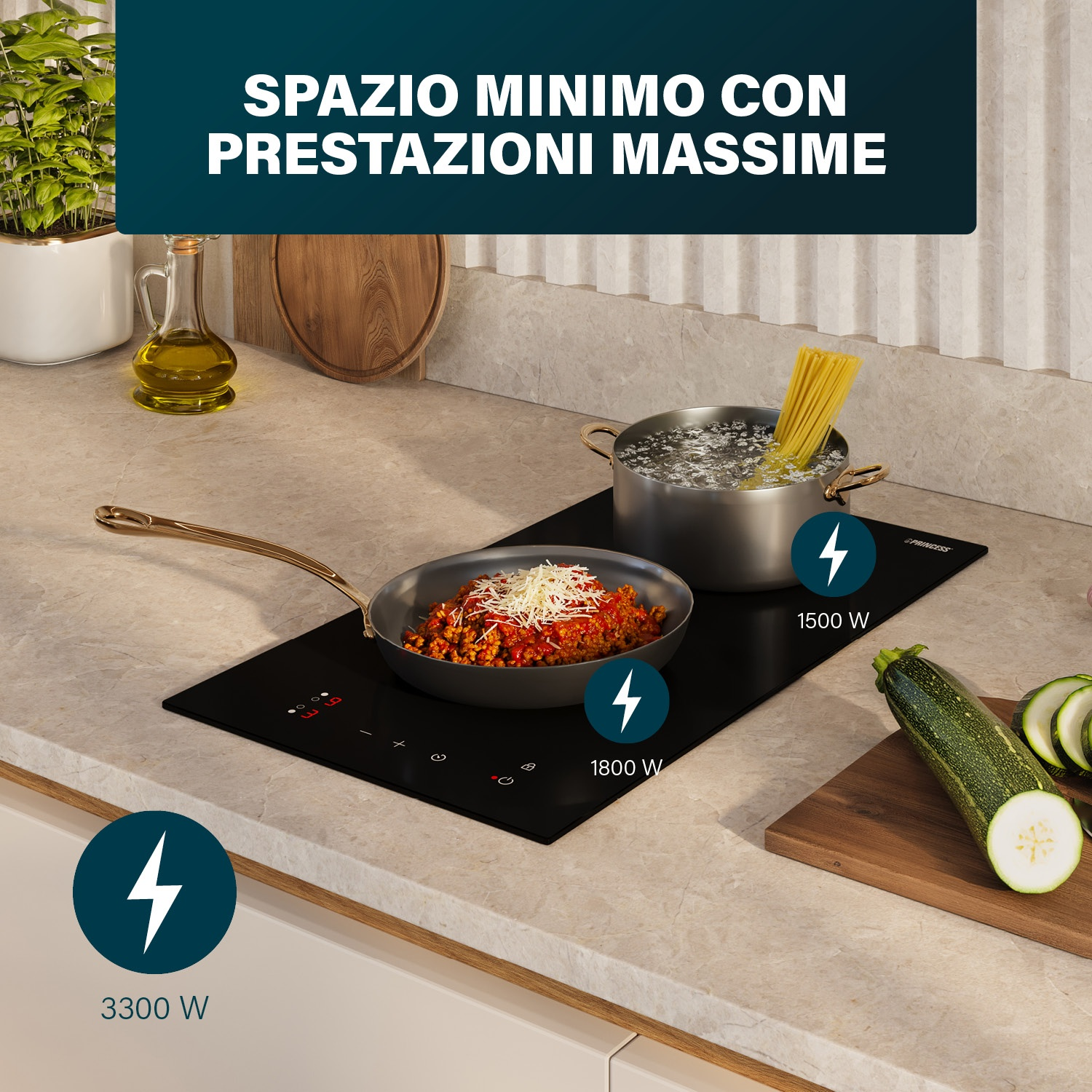 Un piano cottura con due pentole, una con pasta, l'altra con carne macinata. Zucchine vicine.