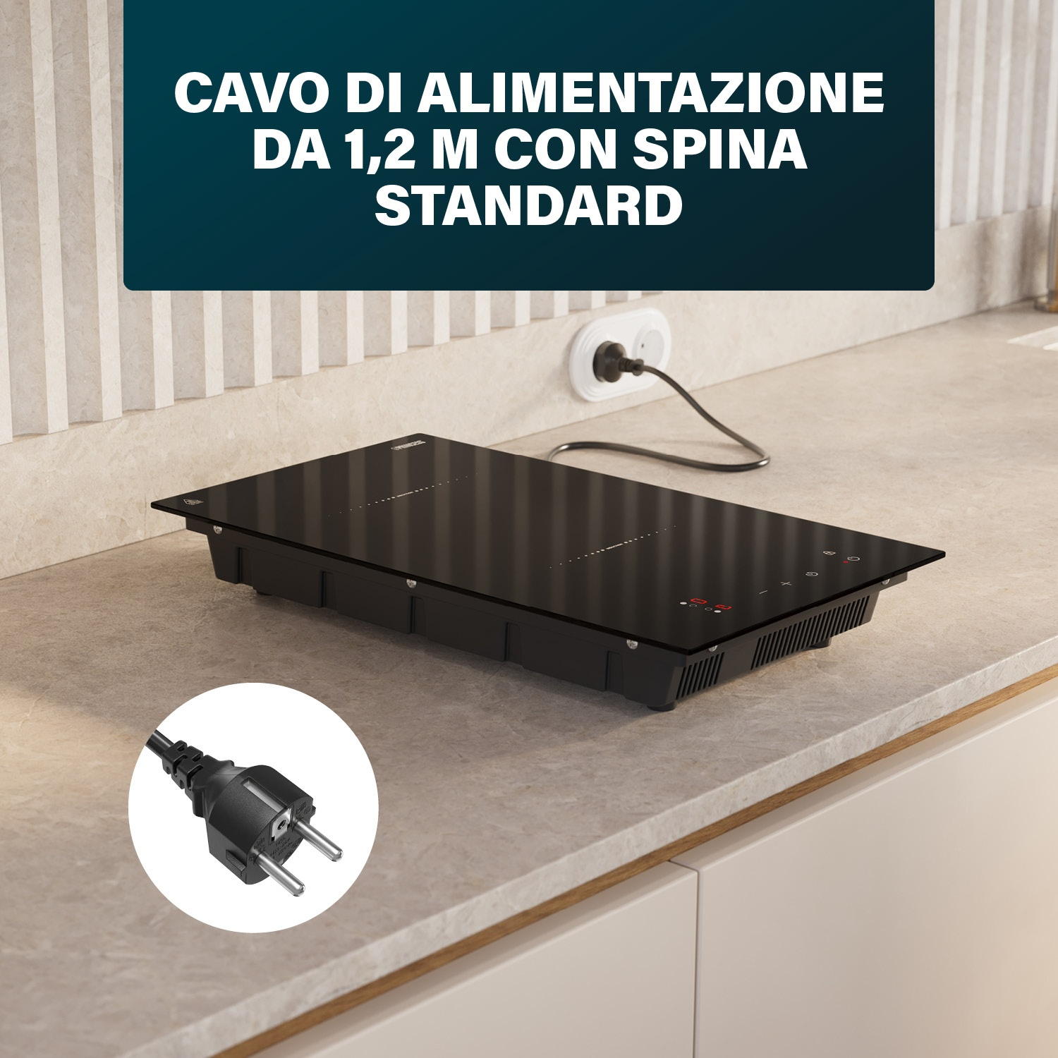 Piano cottura a induzione nero con spina e cavo collegati a una presa a muro.