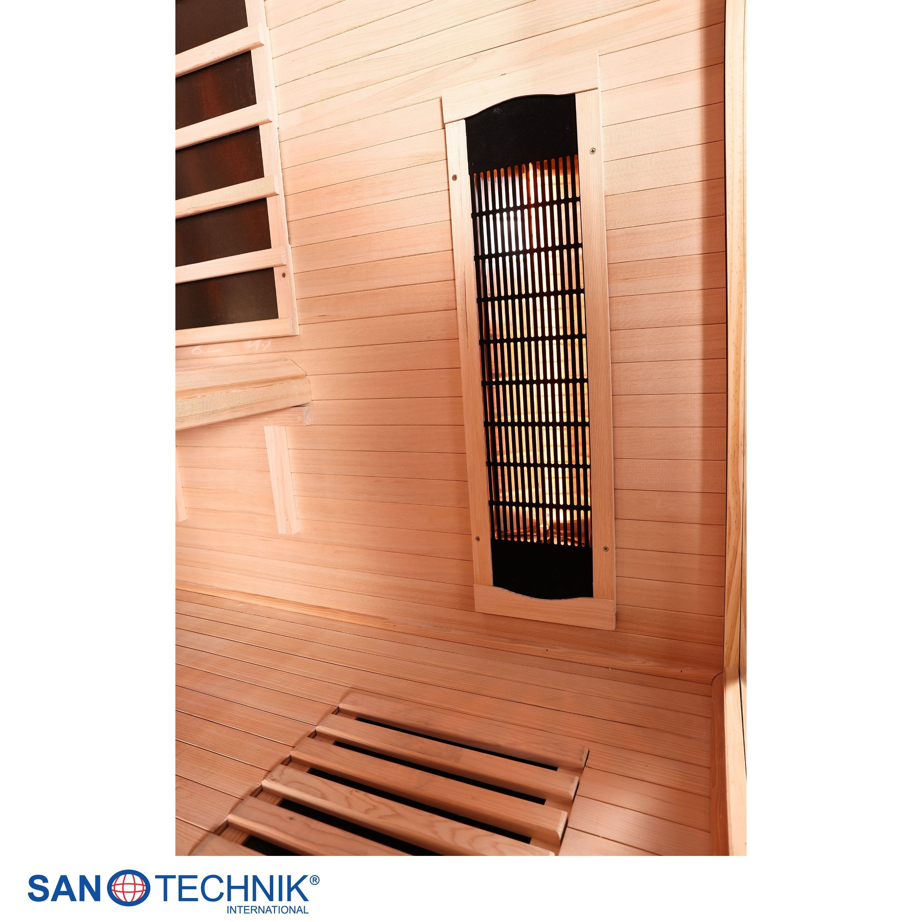 Holzsauna mit Infrarotstrahler und Sitzbank.