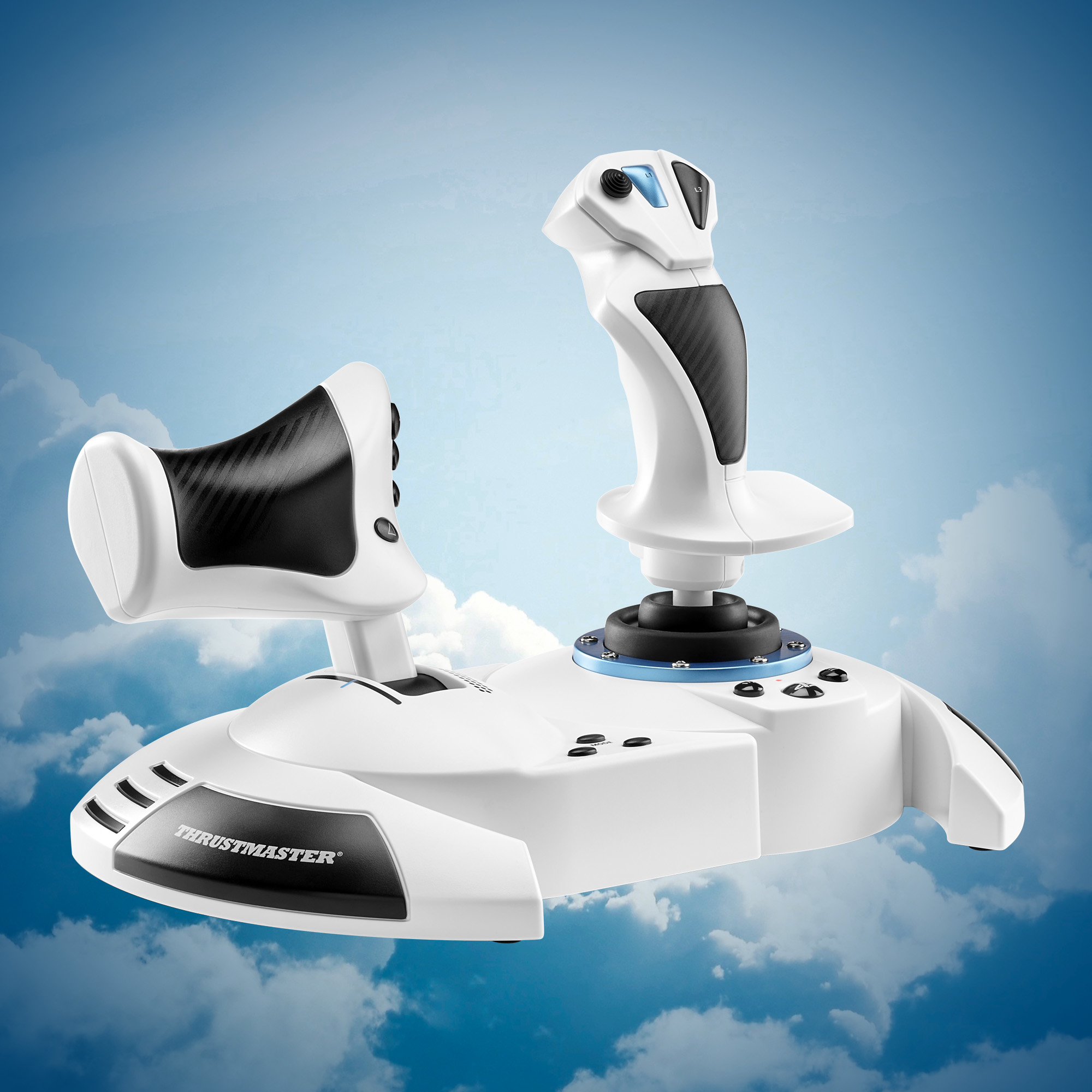 Un joystick blanc avec manette des gaz et accents carbone flotte dans un ciel bleu.
