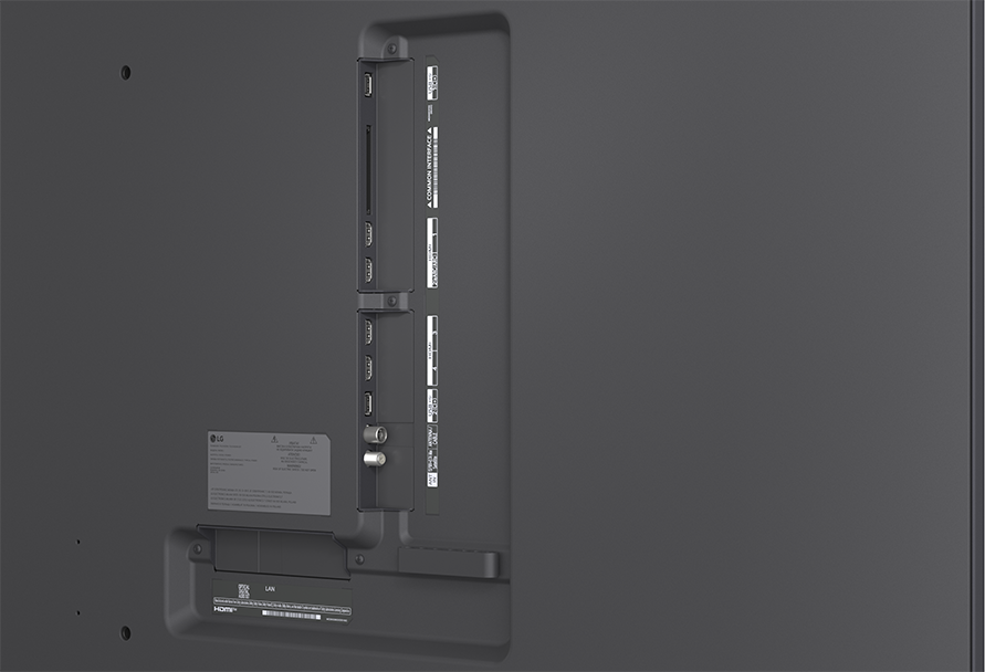 TV hátoldala portokkal: HDMI, USB, LAN, Antenna és Közös interfész.