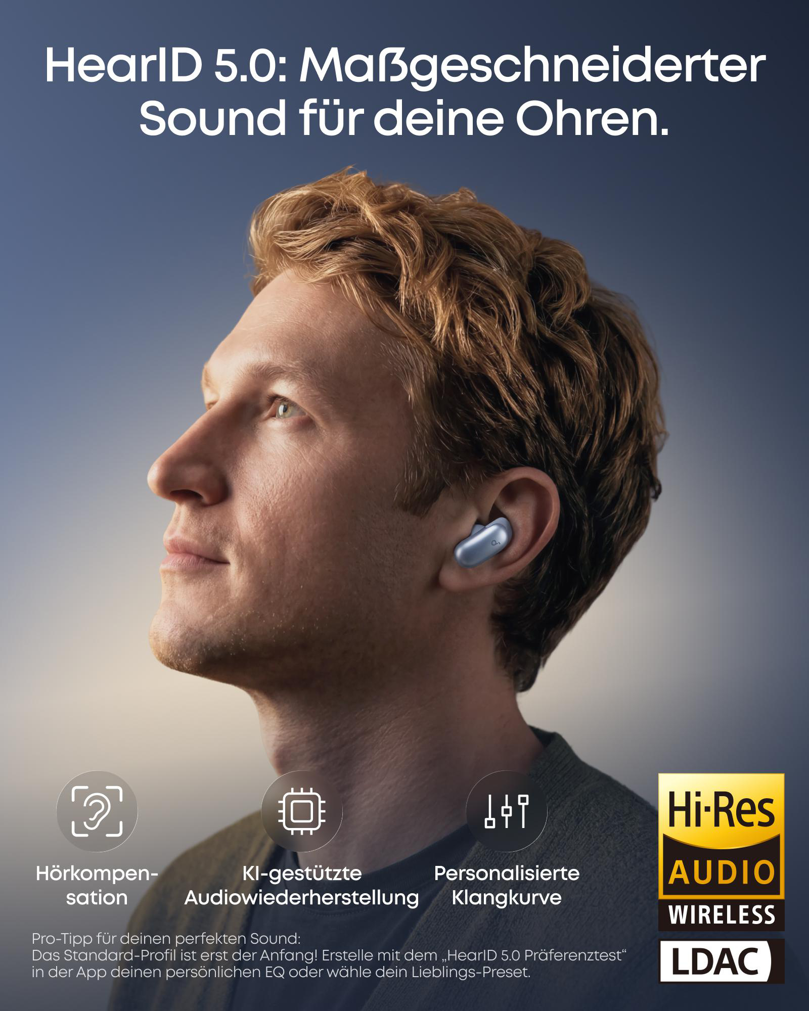 Mann mit Kopfhörer im Ohr. Text: HearID 5.0, personalisierter Sound.