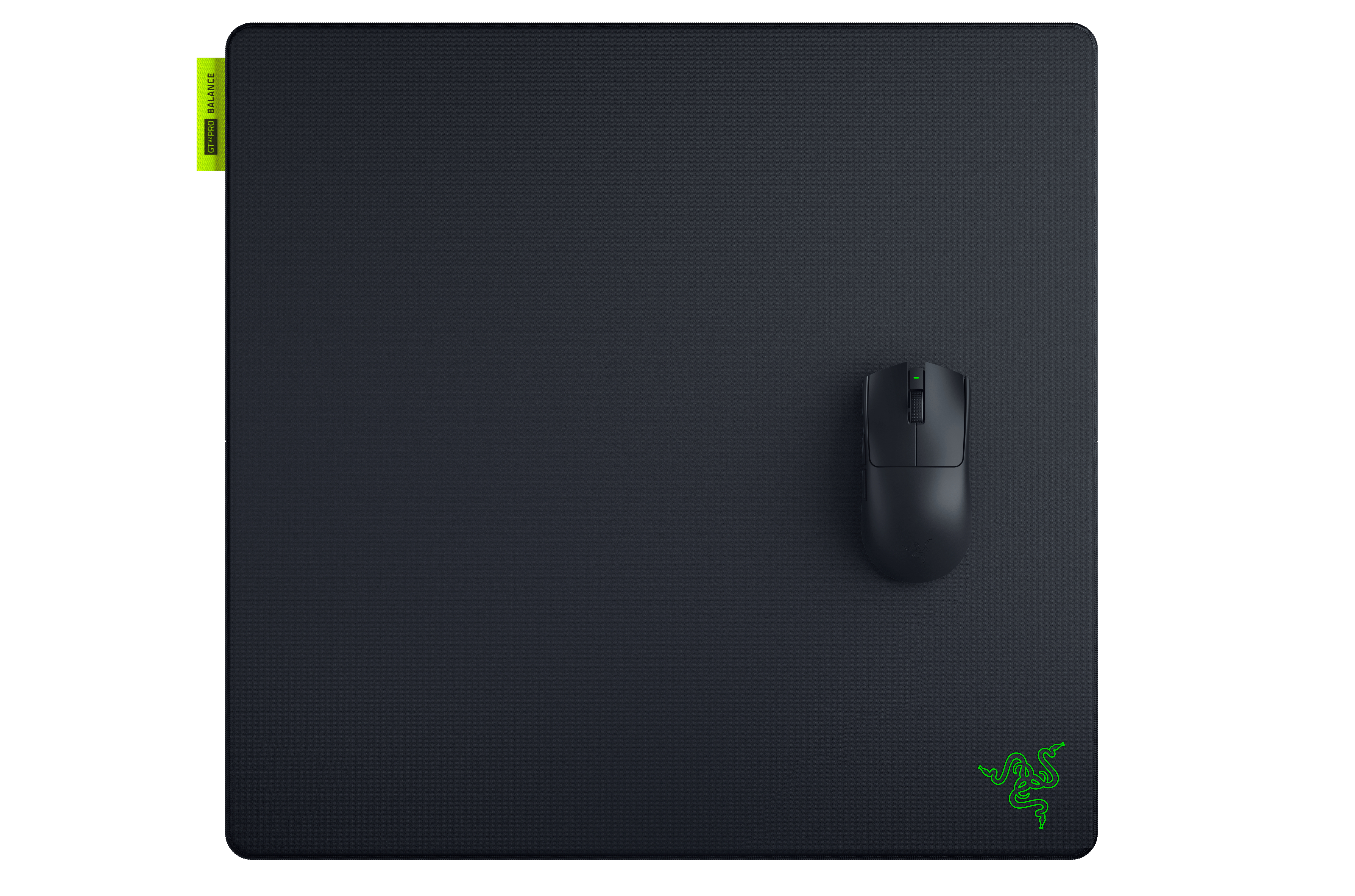 Schwarze Maus auf schwarzer Mausmatte mit grünem Logo.