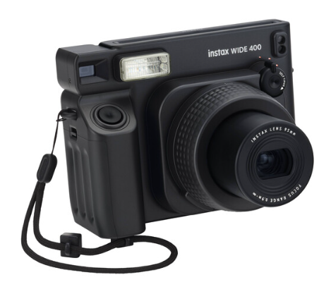 Czarny aparat natychmiastowy Instax Wide 400 z lampą błyskową i obiektywem.