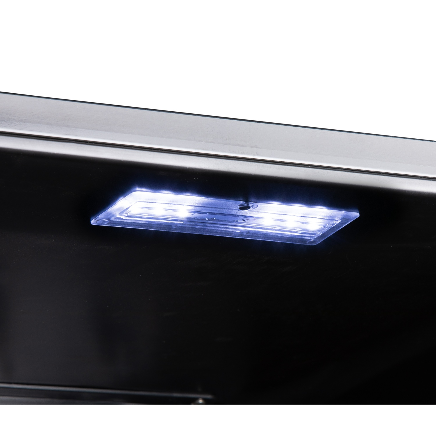 Een gloeiend LED-paneel op een zwart oppervlak met metalen rand.