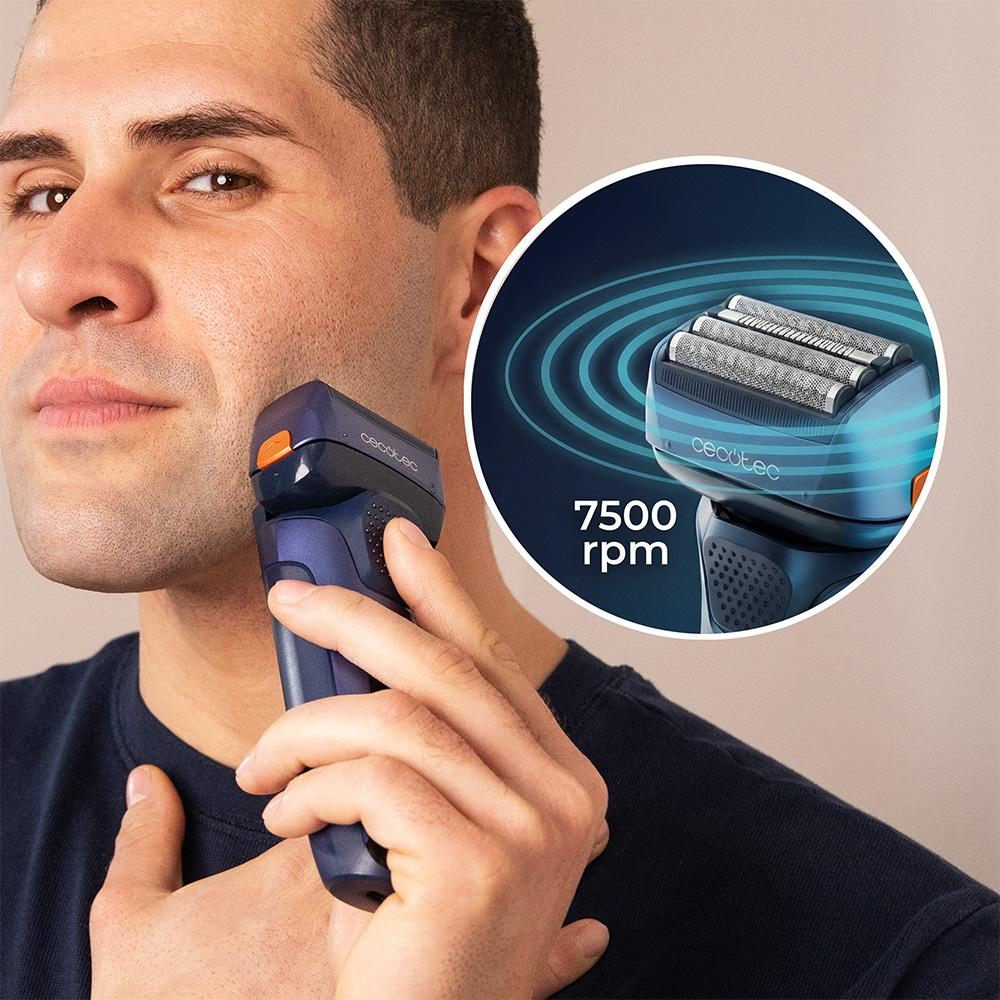 Hombre afeitándose con una afeitadora eléctrica azul. Primer plano muestra 7500 rpm.