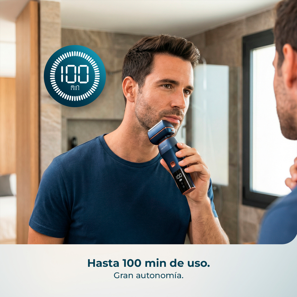 Hombre se afeita con afeitadora eléctrica, indica 100 min de batería.