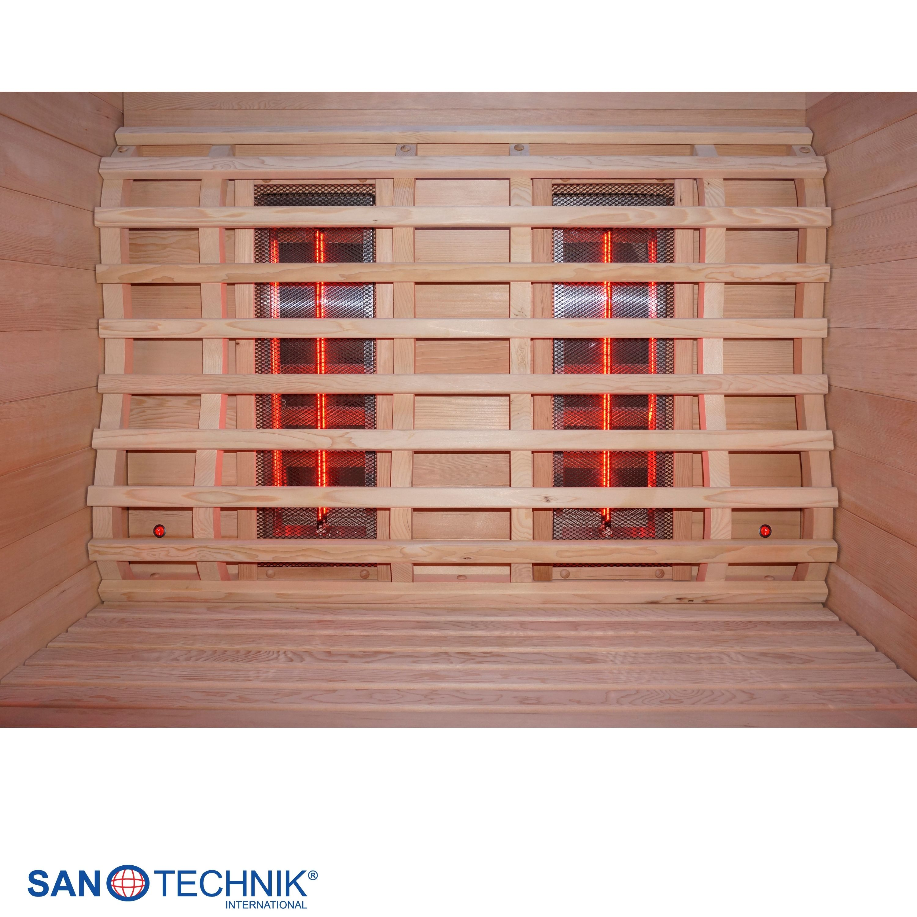 Innenansicht einer Holzsauna mit roten Infrarotstrahlern hinter Gittern.