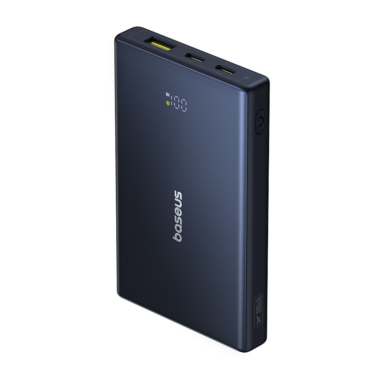 Batería externa azul oscuro con pantalla digital y puertos USB.