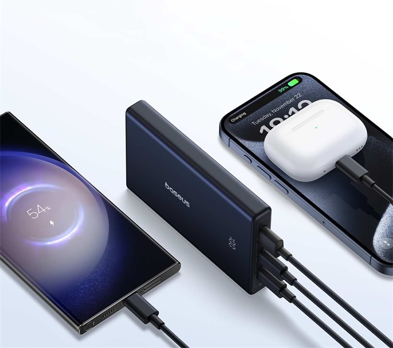 Batería externa azul oscuro carga dos teléfonos y estuche de auriculares inalámbricos.