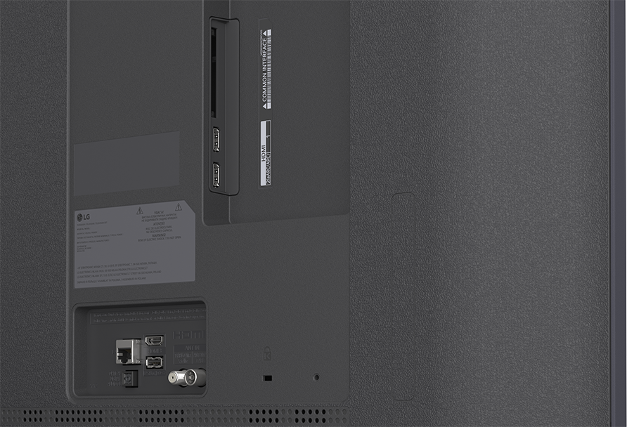 TV hátoldala portokkal: HDMI, USB, LAN, Antenna.