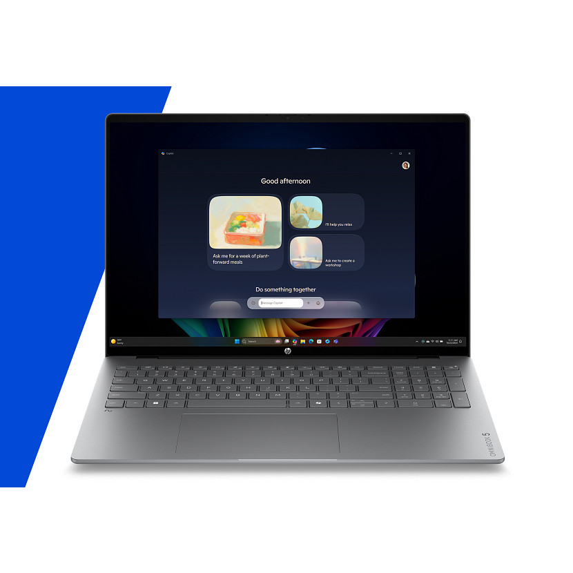 Laptop wyświetla ekran z propozycjami AI dotyczącymi posiłków, relaksu i warsztatów.