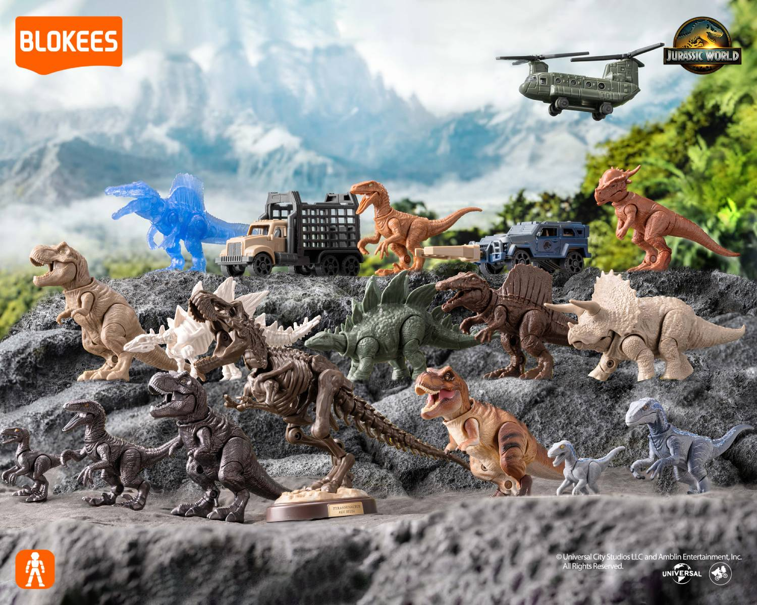 Juguetes de dinosaurios y vehículos en un paisaje rocoso con montañas al fondo.
