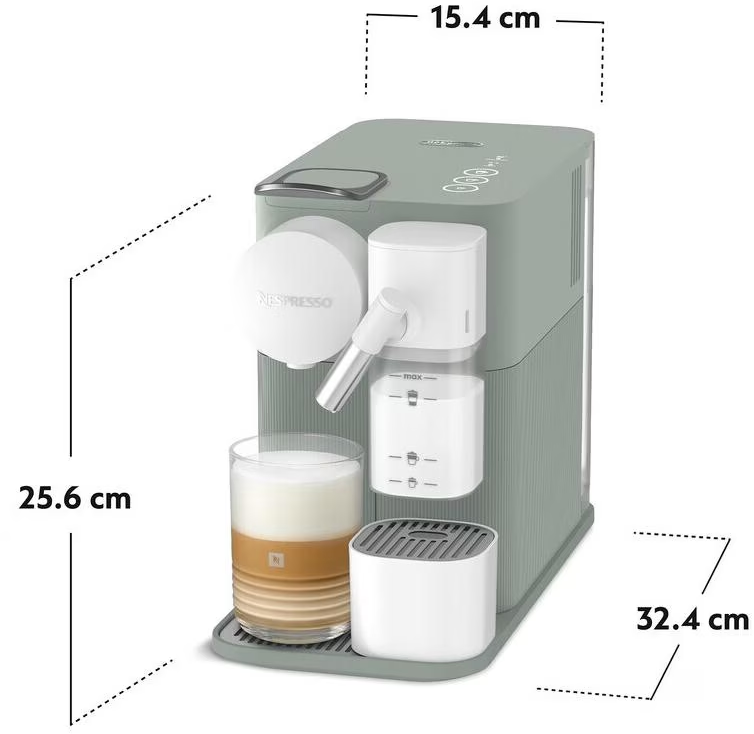 Machine à café verte avec un verre de café au lait mousseux. Dimensions : 15,4 x 25,6 x 32,4 cm.