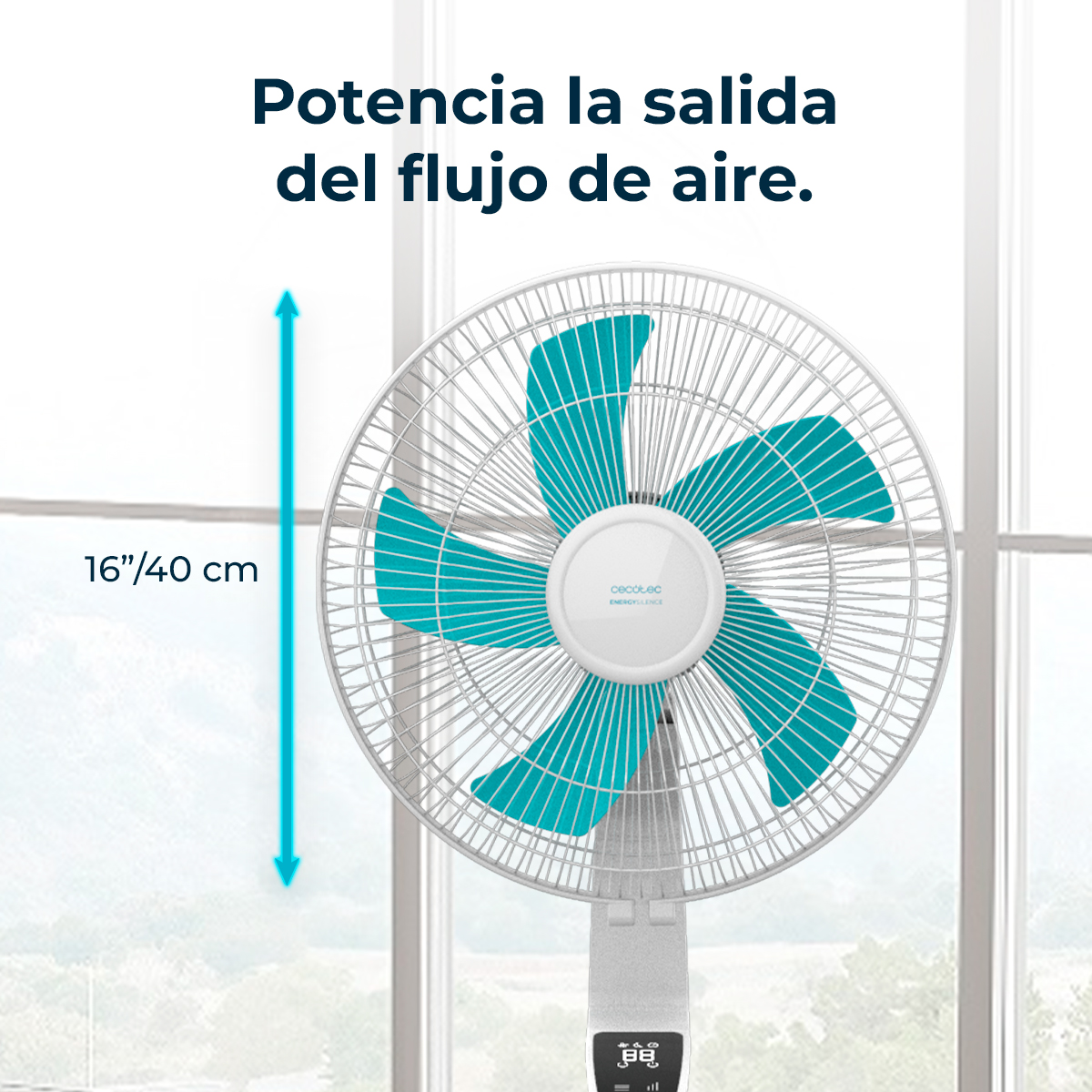 Un ventilador de pie de 16" con aspas azules, mostrando la medida del flujo.