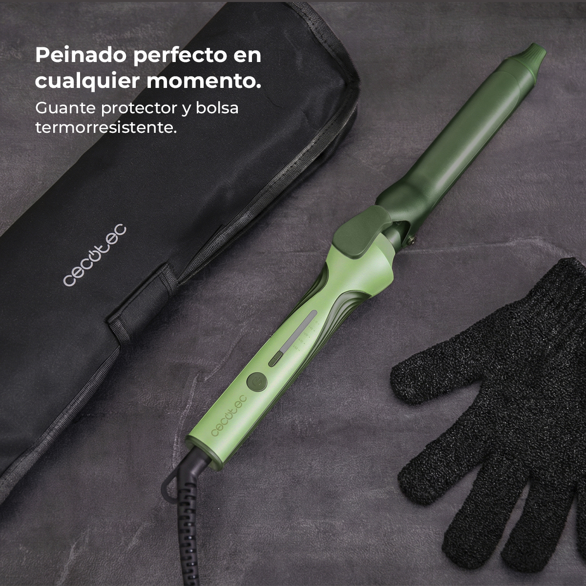 Rizador verde con bolsa negra y guante sobre fondo oscuro.