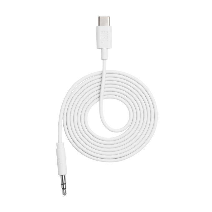 Un cable de audio blanco USB-C a 3,5 mm, enrollado sobre fondo negro.