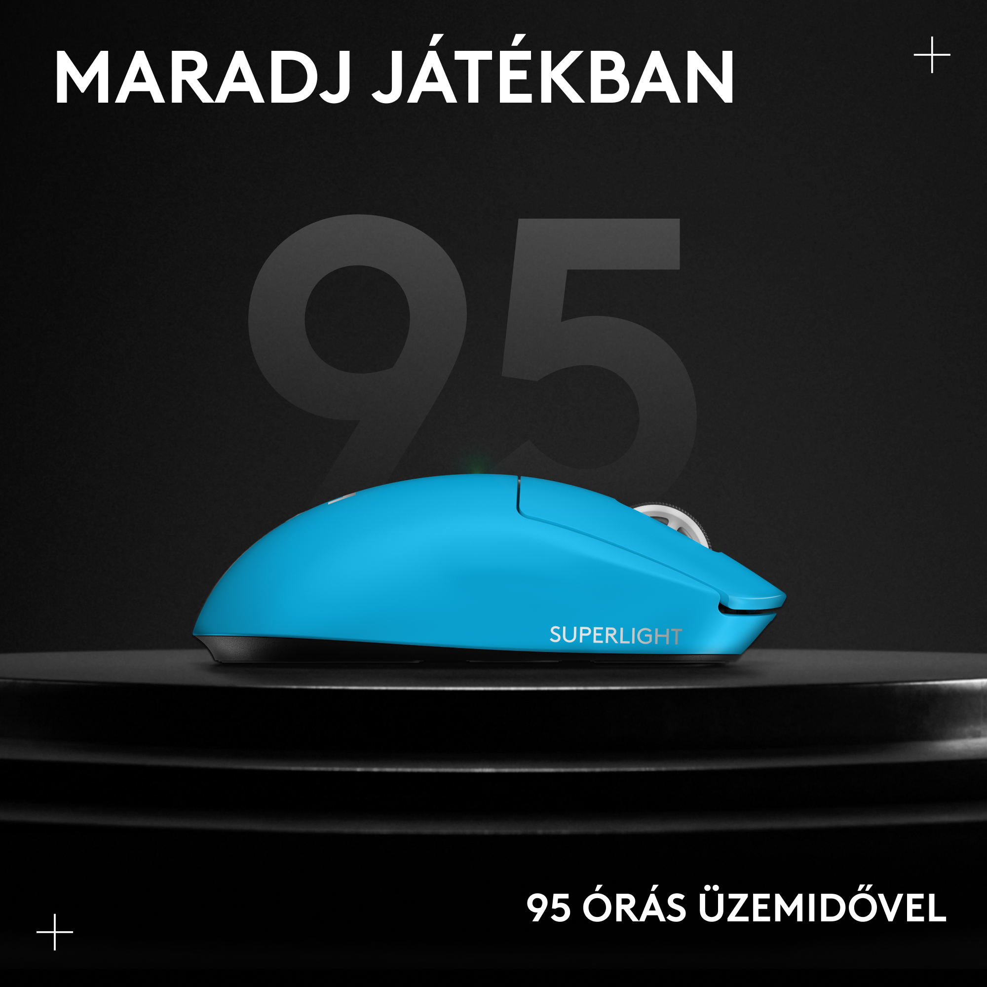 Kék vezeték nélküli gamer egér fekete pódiumon, 95-ös számmal.