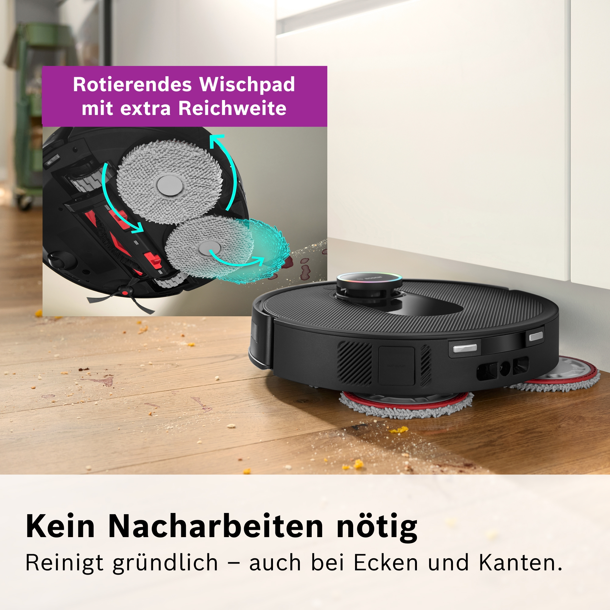 Ein schwarzer Saugroboter reinigt einen Holzboden mit Schmutz und Krümeln.