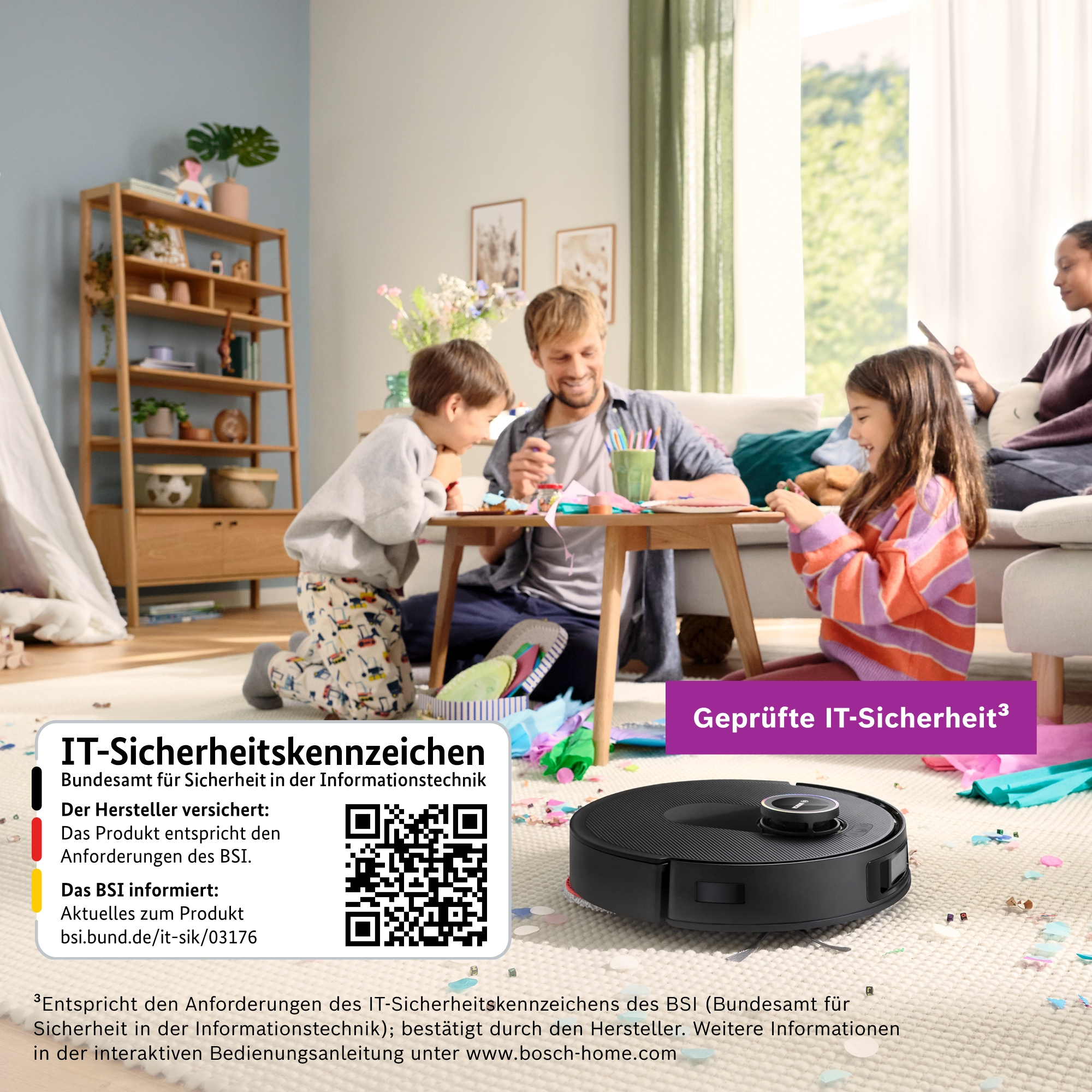 Familie bastelt, Saugroboter und IT-Sicherheitssiegel auf Teppich.