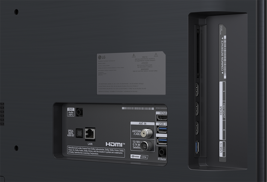 TV hátulja csatlakozókkal: HDMI, USB, LAN, Audio kimenet.