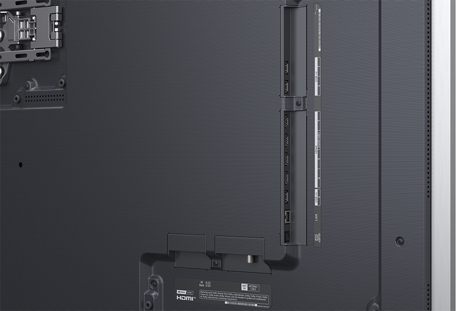 TV hátoldala HDMI, USB és LAN csatlakozókkal.