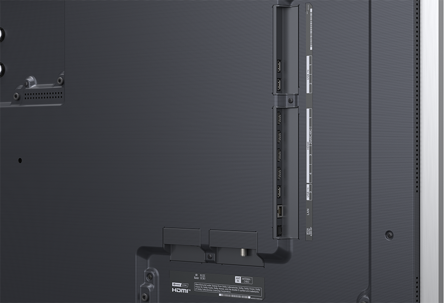 TV hátoldala HDMI, USB és LAN csatlakozókkal.