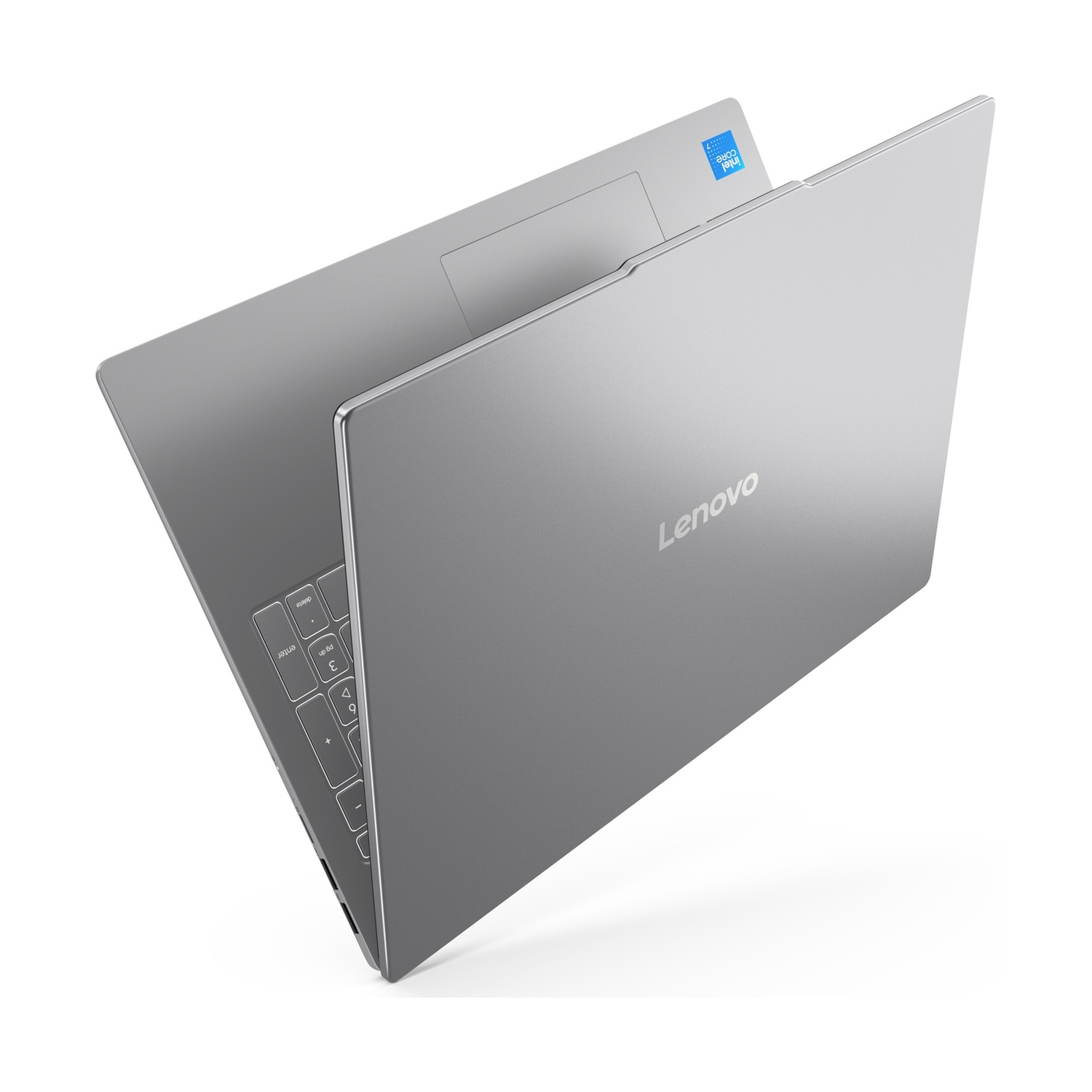 Un laptop Lenovo argentato è aperto, mostra la tastiera e il logo Intel Core i7.