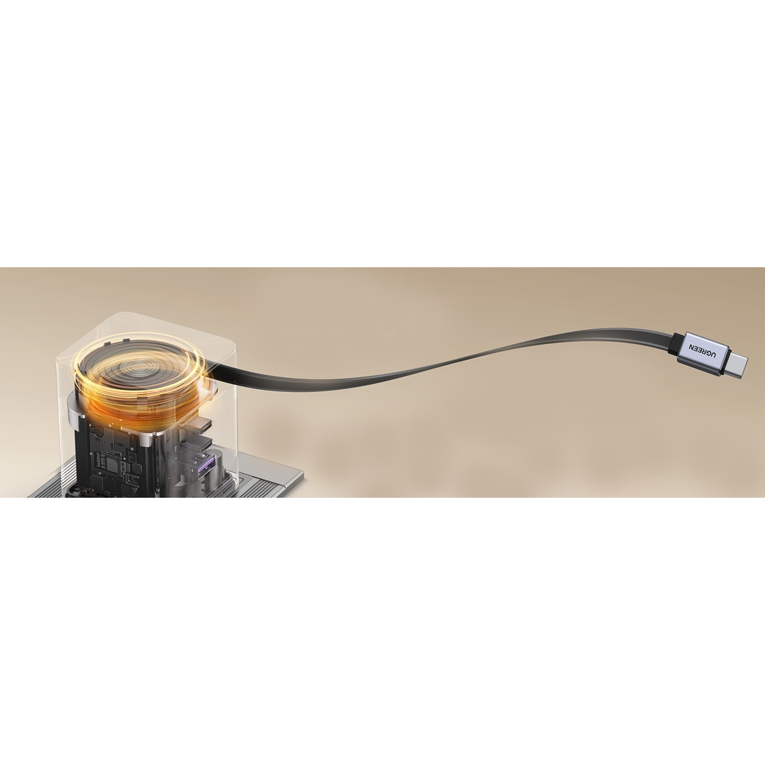 Un cavo USB-C con connettore argentato collegato a un circuito stampato.