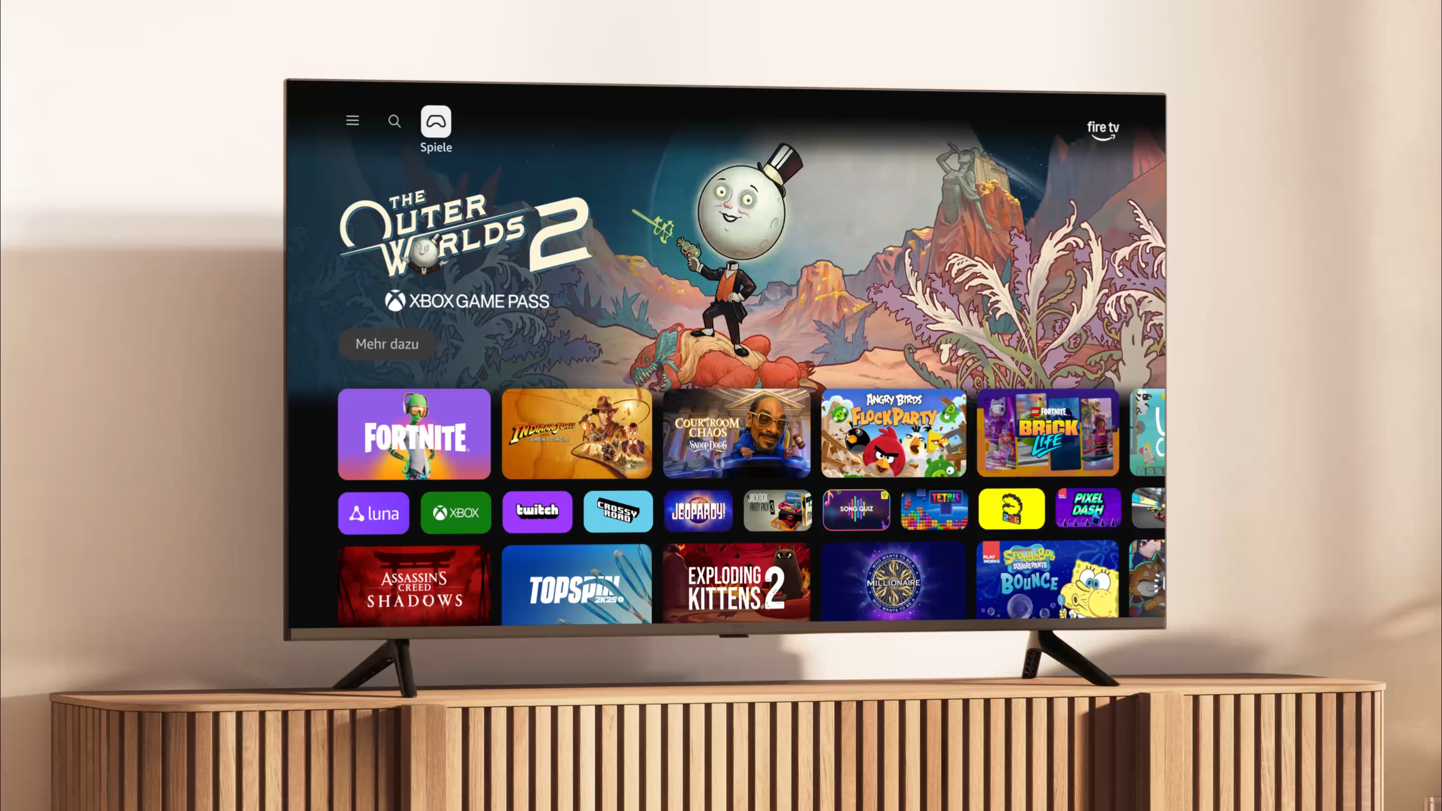 Ein Fernsehbildschirm zeigt eine Spiele-App mit Kacheln für Spiele wie Fortnite, Angry Birds und Spongebob.