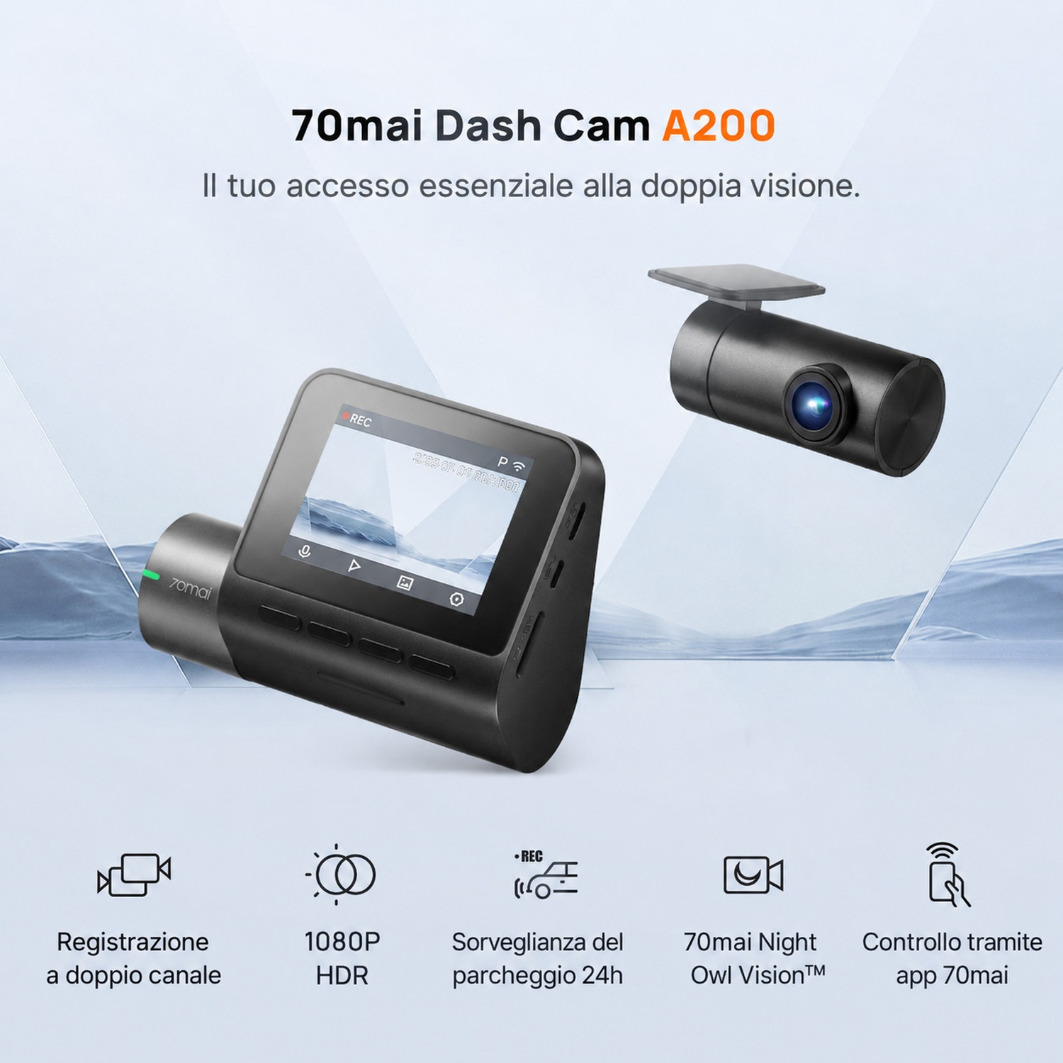 Due dashcam 70mai, modello A200, sono esposte. Una ha uno schermo, l'altra no.
