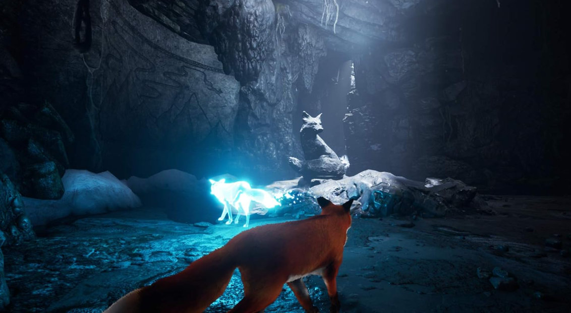 Ein Fuchs steht vor einer leuchtenden Fuchsstatue in einer Höhle.