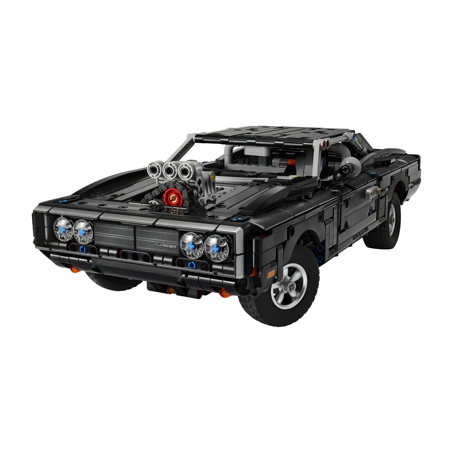 Replica Lego nera di una Dodge Charger con motore e luci dettagliati.