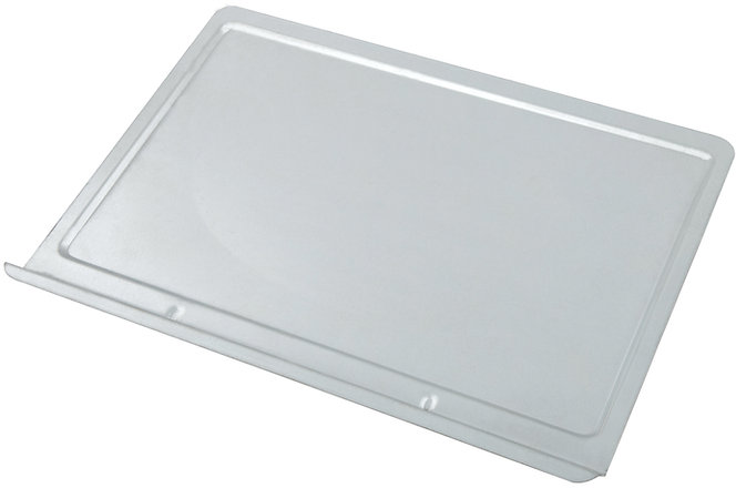 Une plaque de cuisson grise vide avec un bord surélevé.