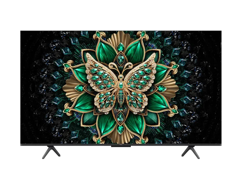 Ein aufwendig gestalteter Schmetterling aus Smaragden und Diamanten auf einem schwarzen Hintergrund.