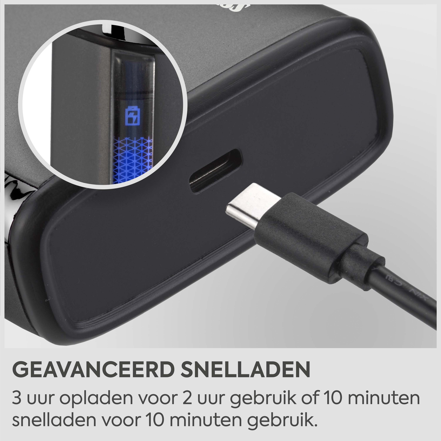 Een zwarte lader met USB-C kabel en batterij indicator.
