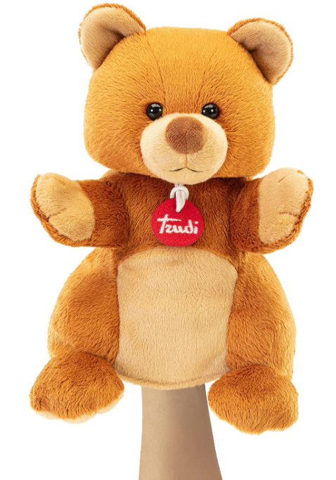 Ein brauner Teddybär-Handpuppe mit einem roten Trudi-Anhänger.
