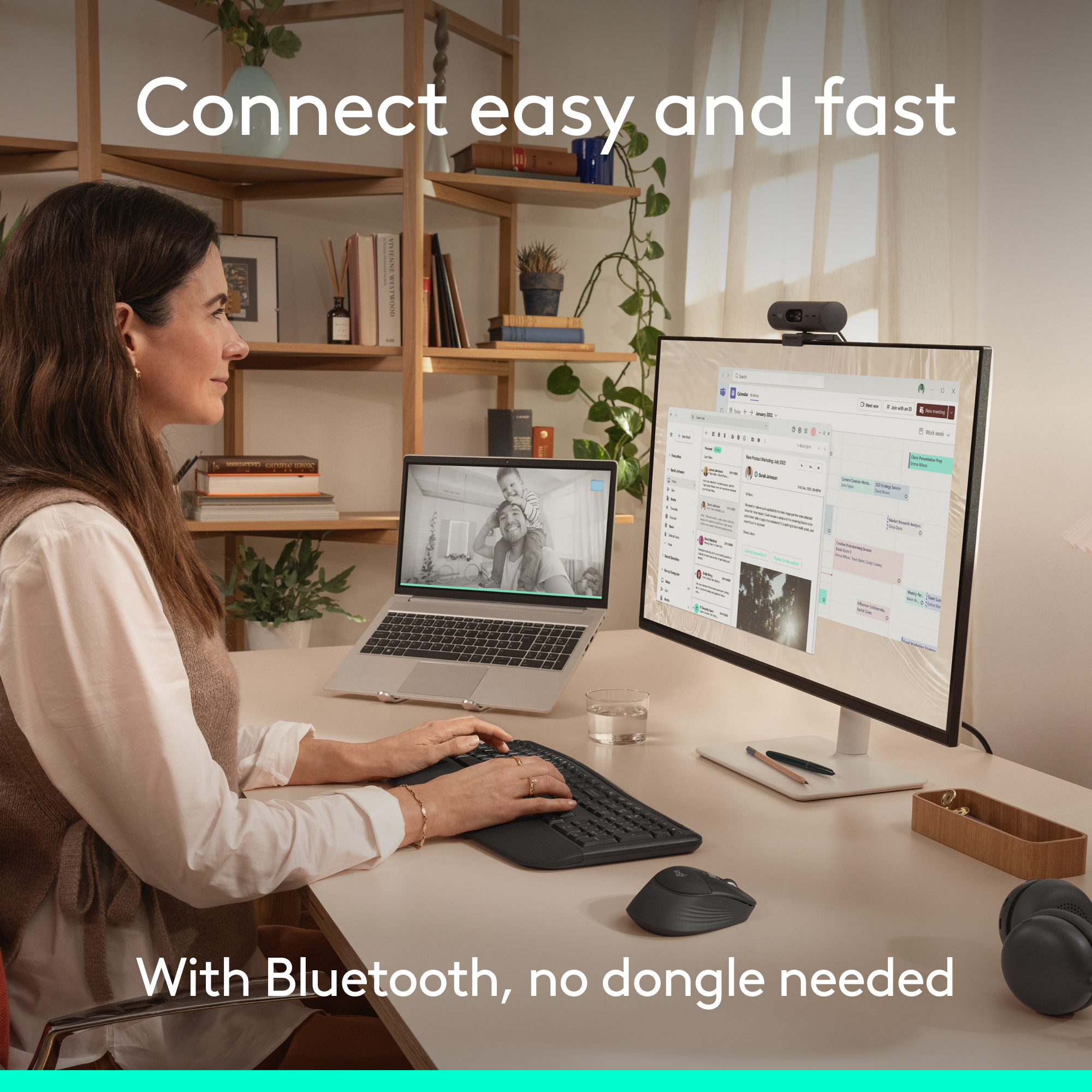 Eine Frau sitzt an einem Schreibtisch mit Laptop, Monitor und Maus. Text über Bluetooth-Verbindung.