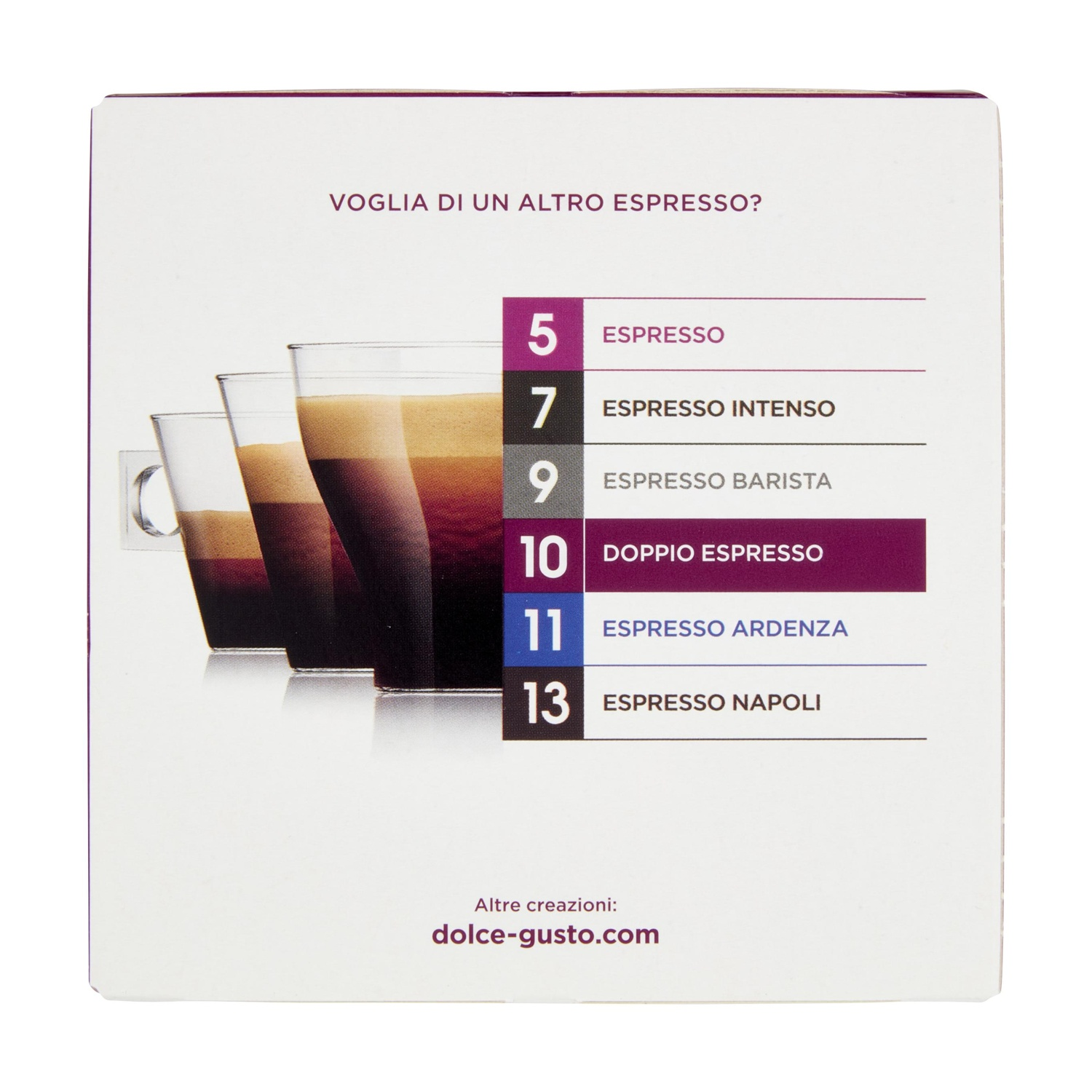 Quattro bicchieri di espresso con schiuma cremosa, accanto diversi tipi di espresso.
