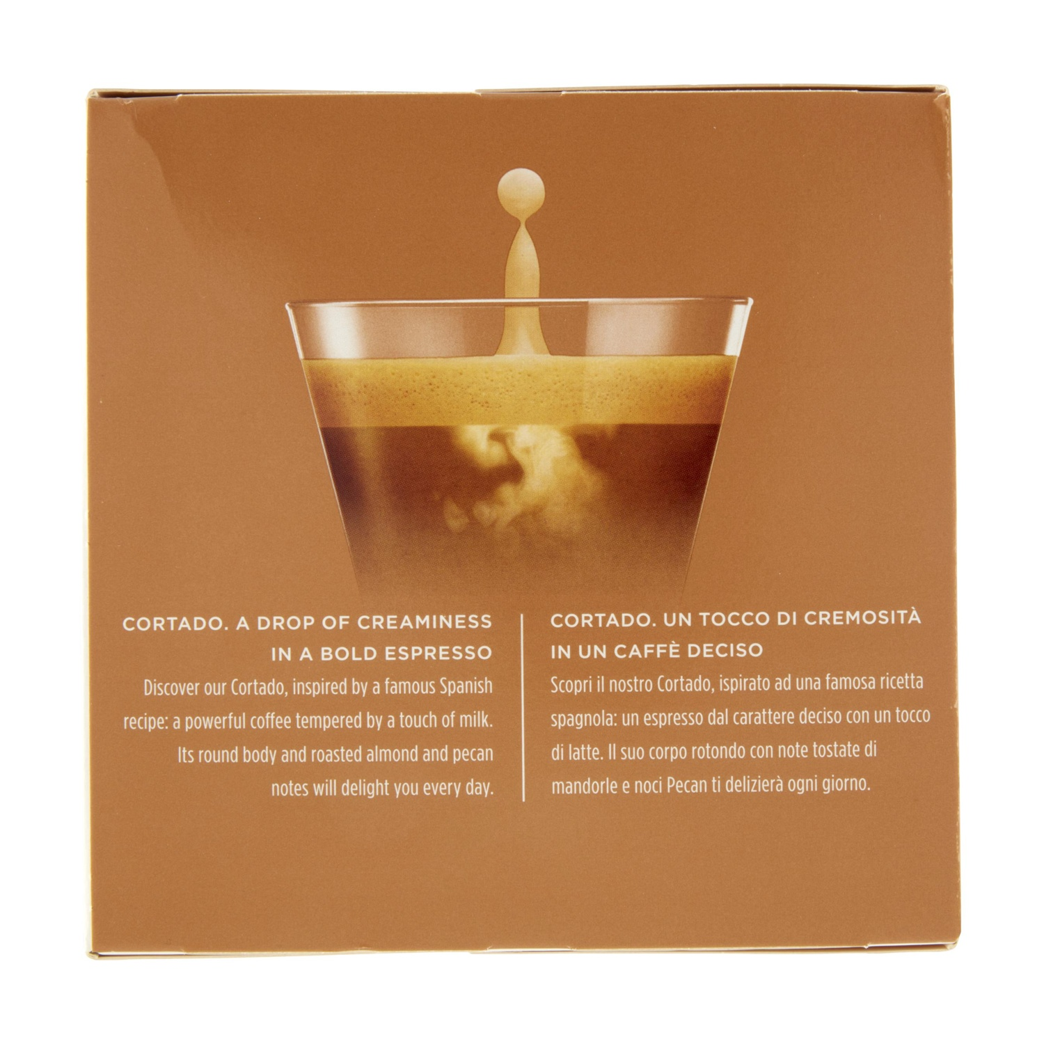 Un bicchiere di caffè Cortado con schiuma e una goccia di latte.