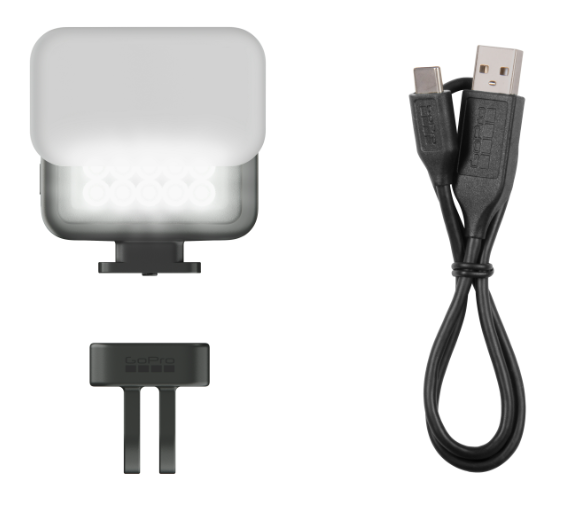 Przenośne światło, mocowanie akcesoriów i kabel USB na białym tle.