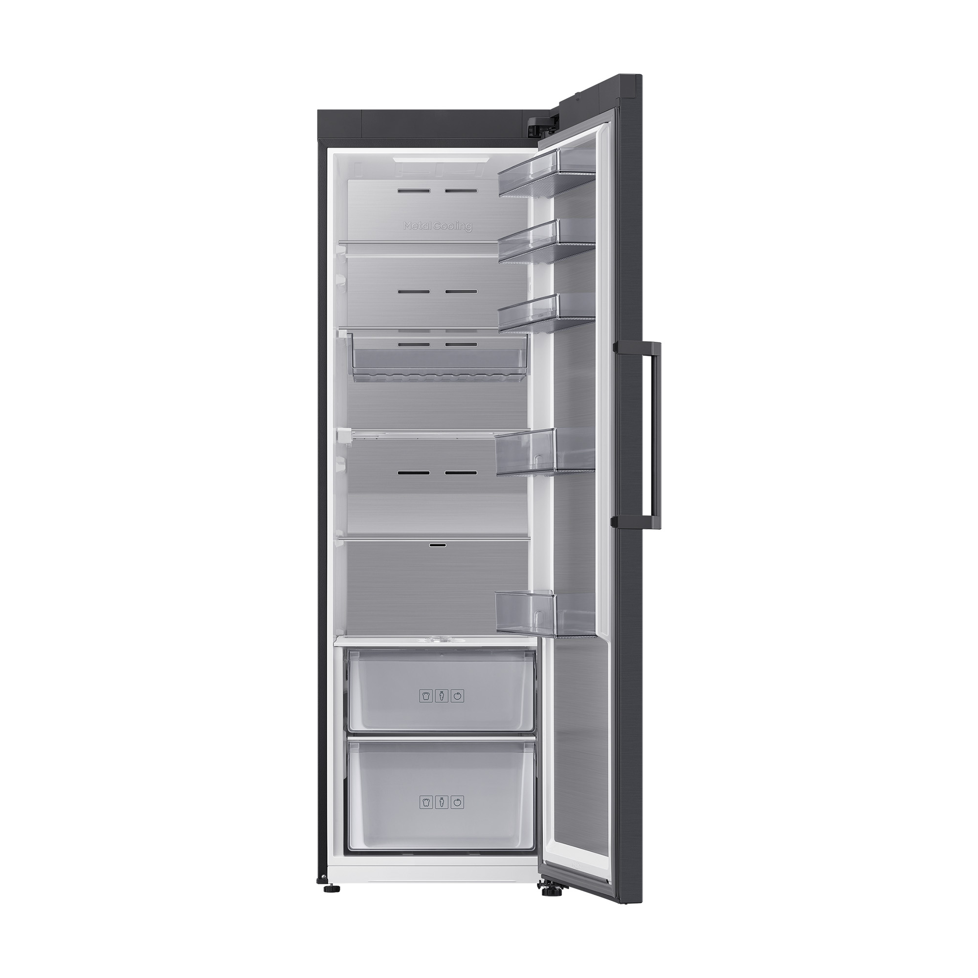 Un refrigerador abierto y oscuro con estantes y cajones, sobre fondo blanco.