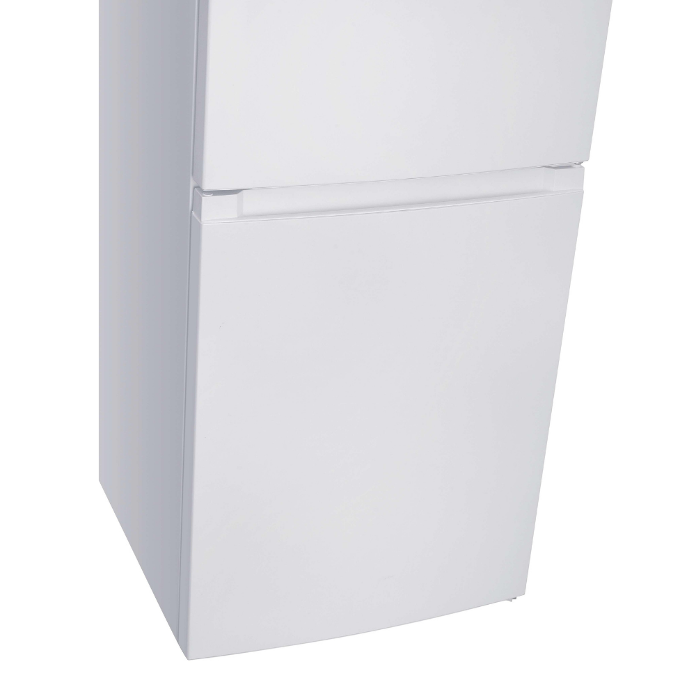 Un refrigerador blanco con dos puertas, una arriba y otra abajo.
