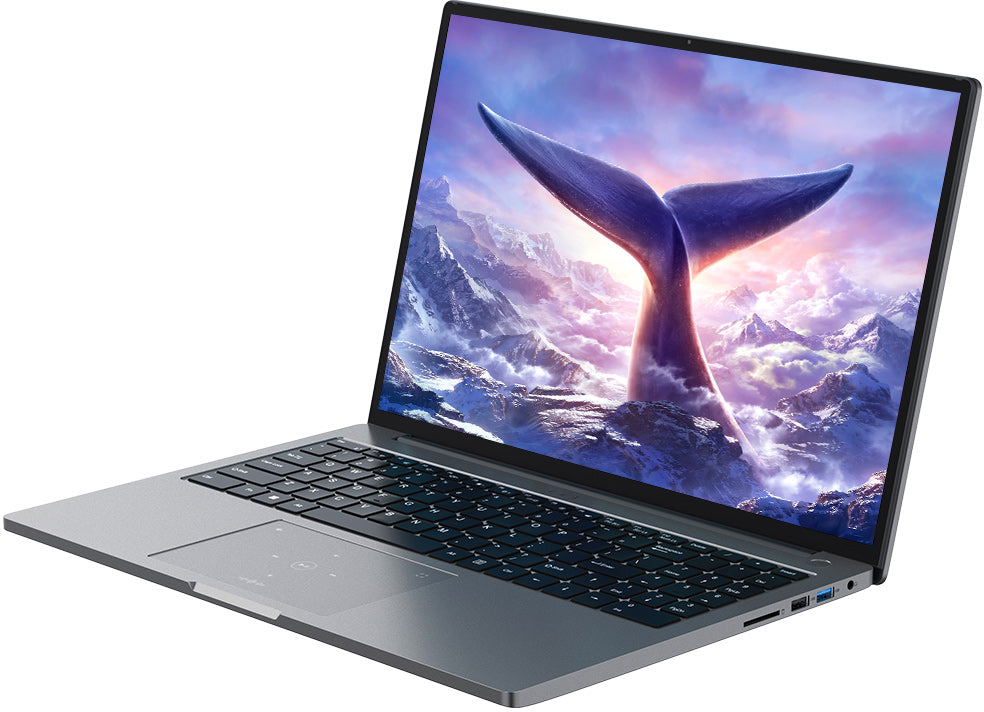 Egy laptop, amelynek képernyőjén bálnauszony háttérkép látható.