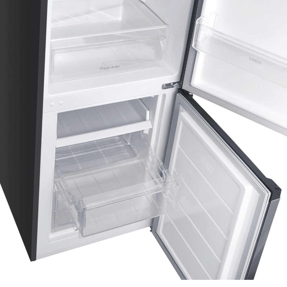 Un frigorífico vacío con puertas abiertas y cajones transparentes.