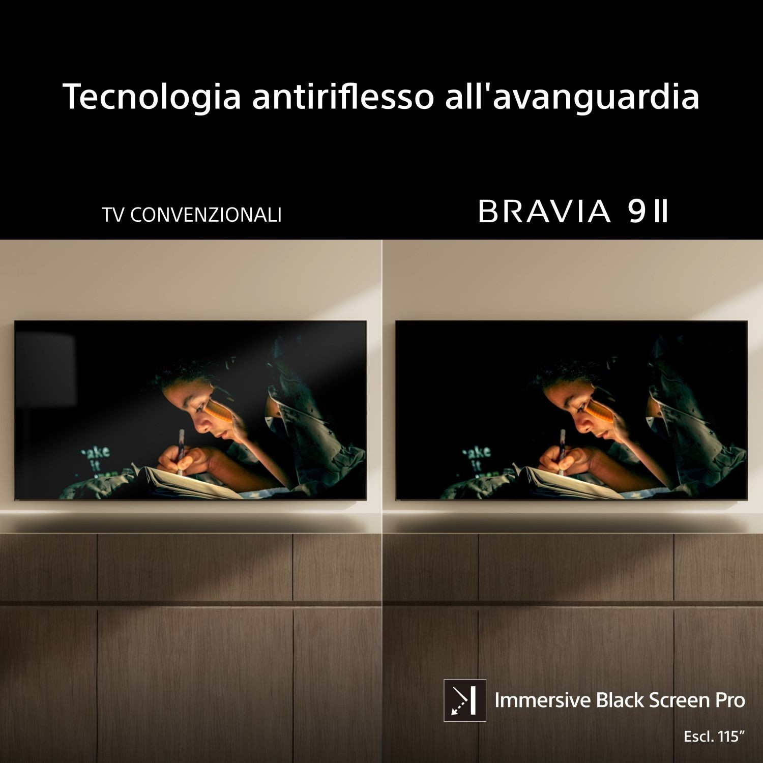 Due TV mostrano un bambino che scrive. Il TV di destra è antiriflesso.