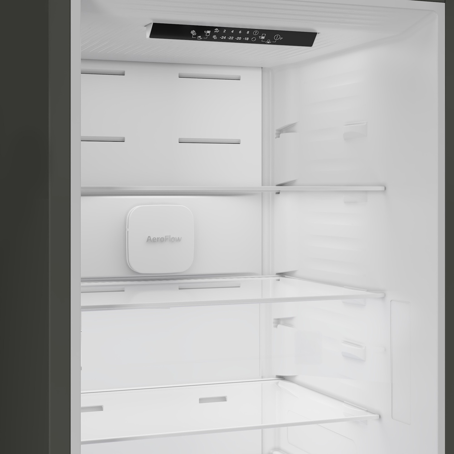 Interno vuoto di frigorifero bianco con ripiani in vetro e logo Aeroflow.